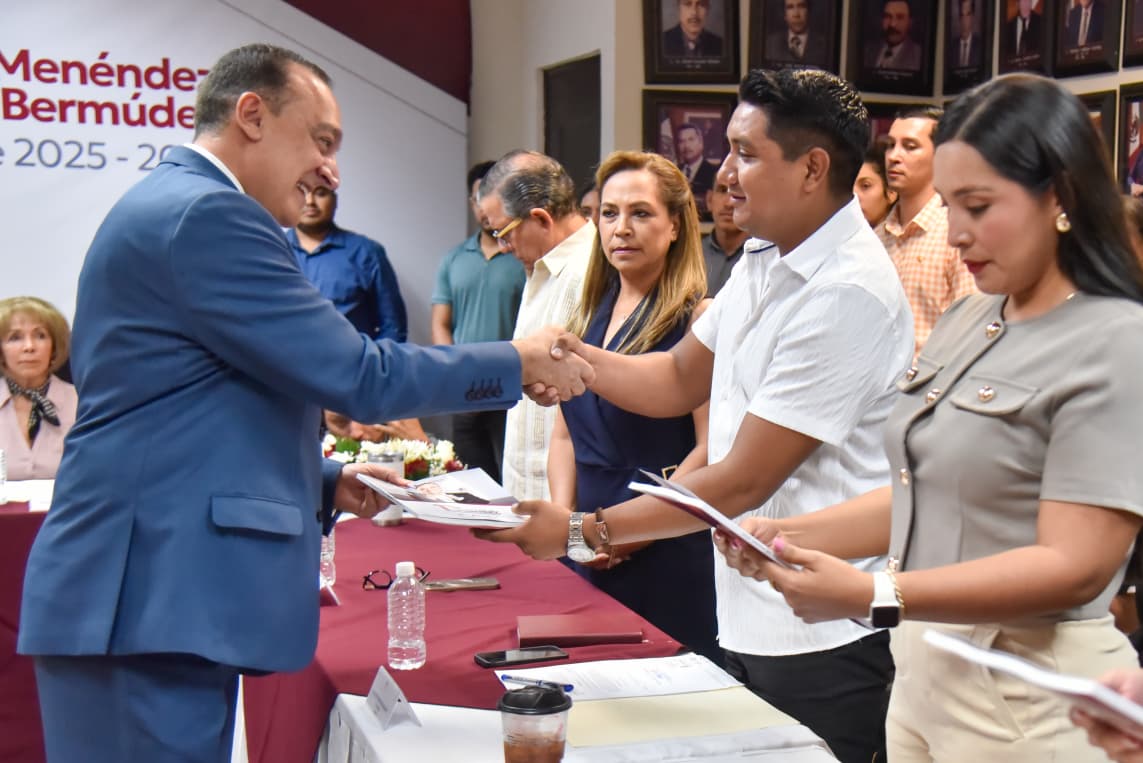 primer informe de Gobierno el alcalde Antonio Menéndez de Llano Bermúdez.