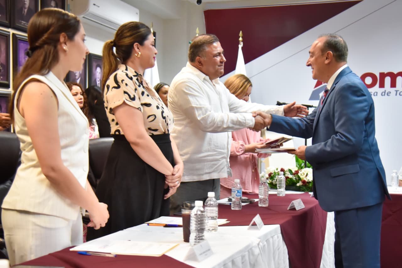 primer informe de Gobierno el alcalde Antonio Menéndez de Llano Bermúdez.