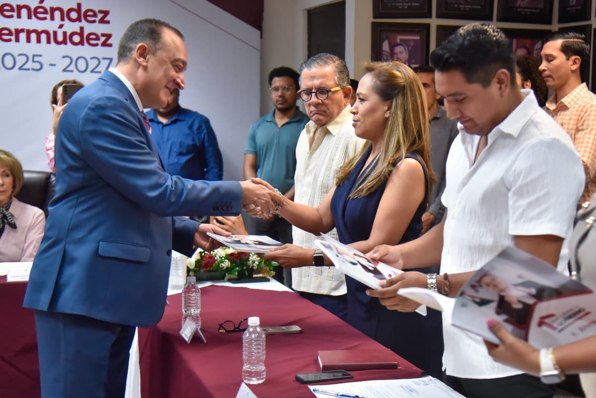 primer informe de Gobierno el alcalde Antonio Menéndez de Llano Bermúdez.