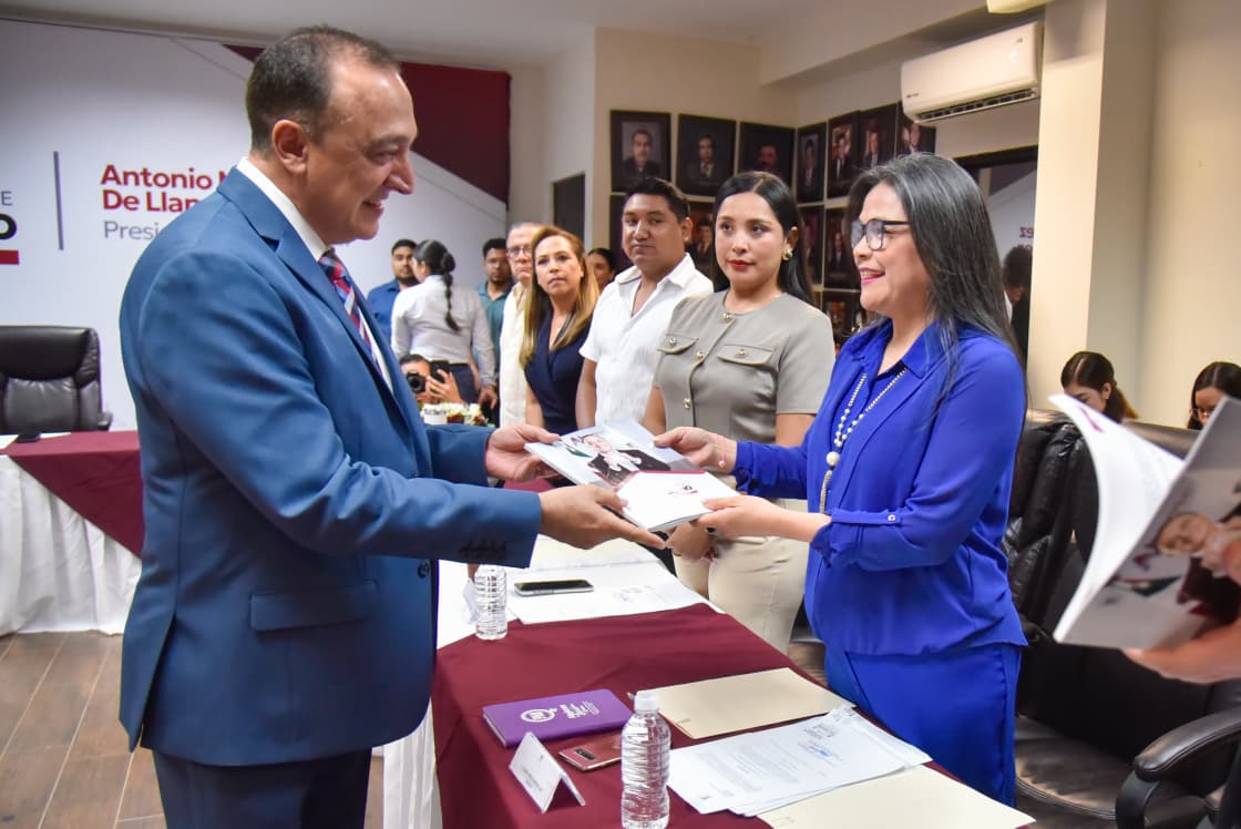 primer informe de Gobierno el alcalde Antonio Menéndez de Llano Bermúdez.