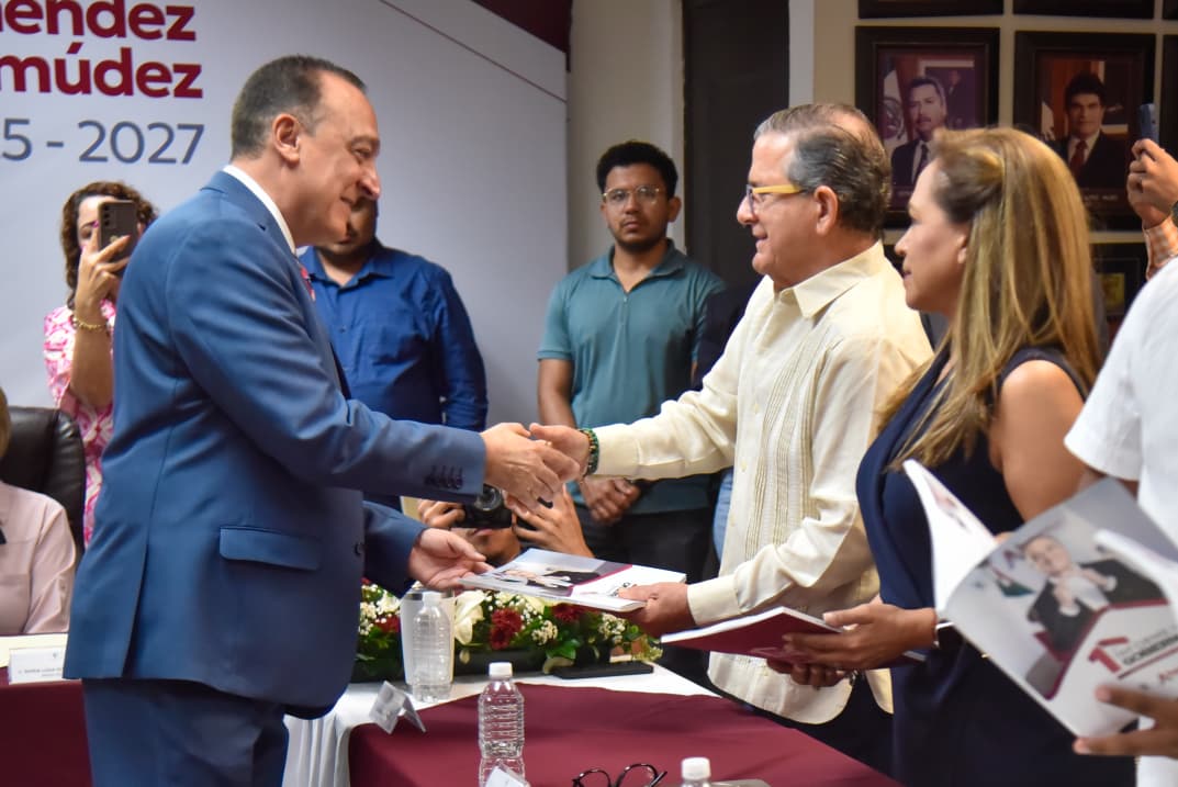 primer informe de Gobierno el alcalde Antonio Menéndez de Llano Bermúdez.