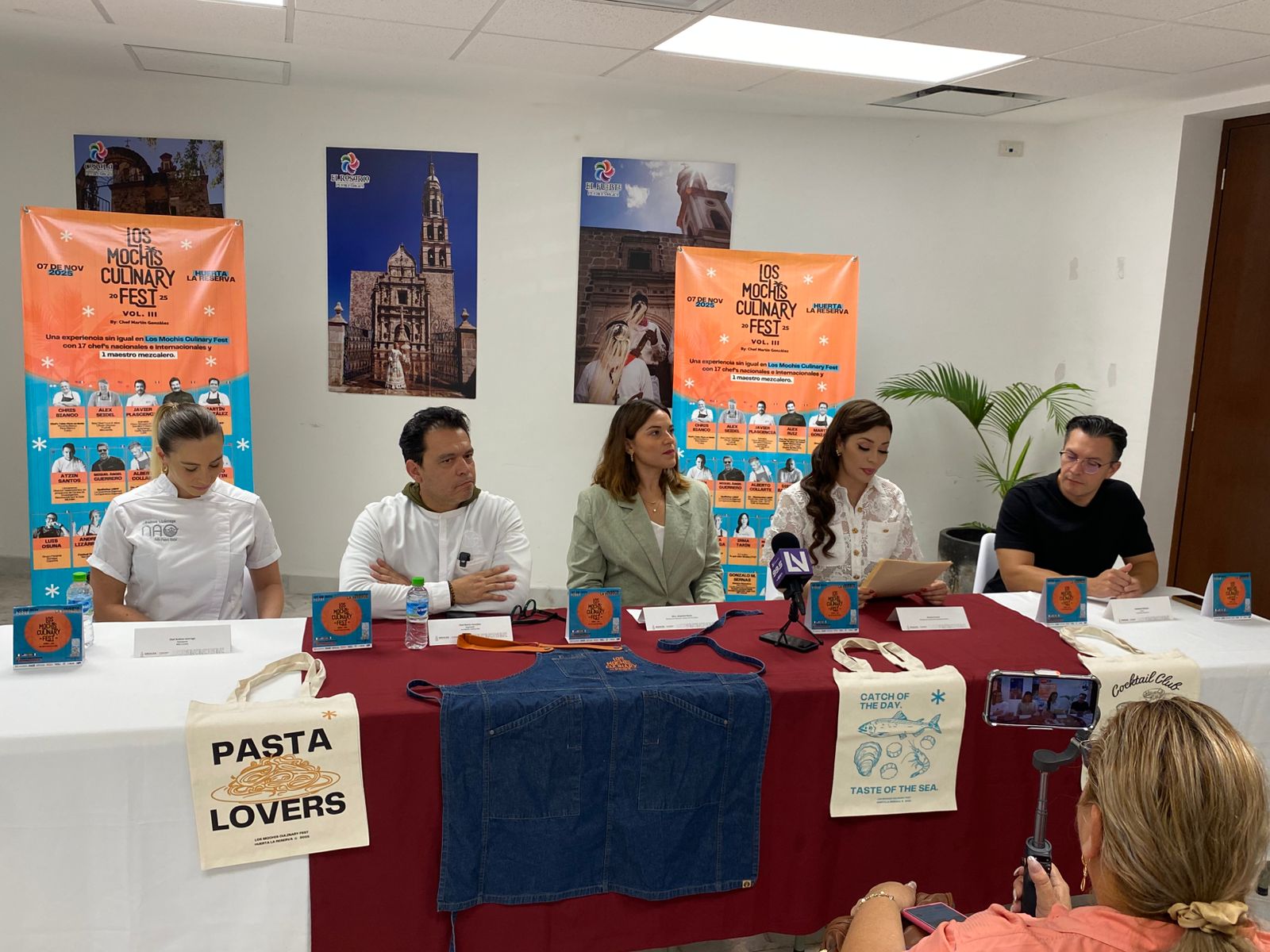 Anuncian el evento Los Mochis Culinary Fest en rueda de prensa en Mazatlán, Sin.