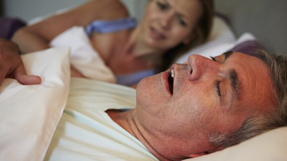 Más allá de los ronquidos: Conoce qué es la apnea del sueño, sus síntomas y riesgos para la salud