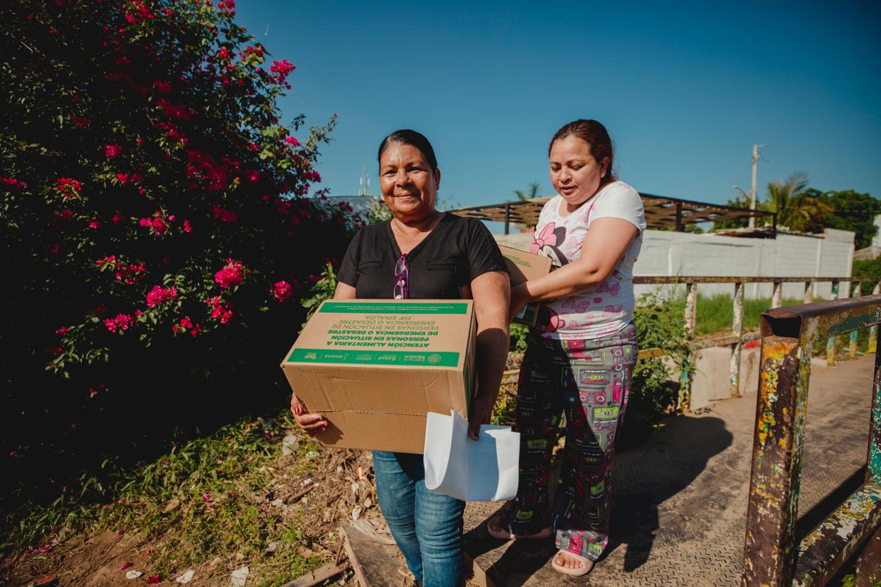 Familias de Culiacán afectadas por las lluvias recibiendo apoyo