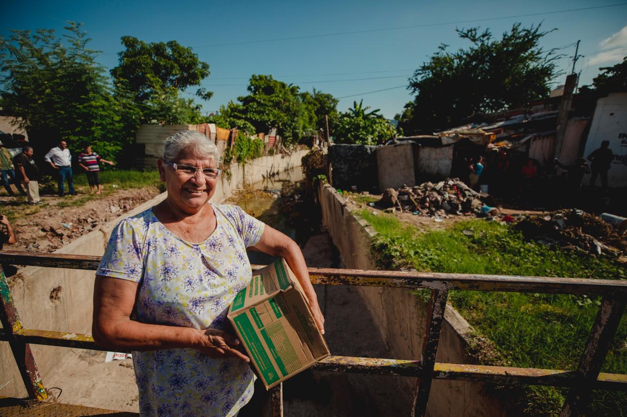 Familias de Culiacán afectadas por las lluvias recibiendo apoyo