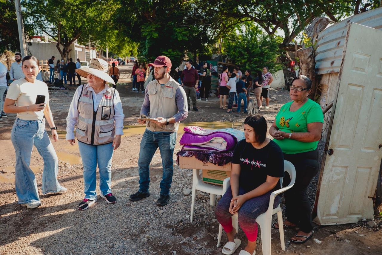 Familias de Culiacán afectadas por las lluvias recibiendo apoyo