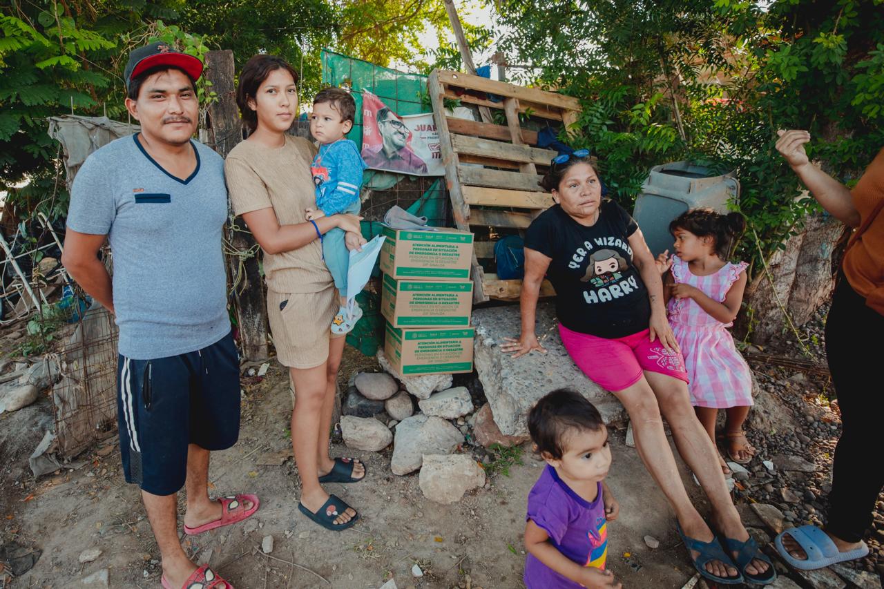 Familias de Culiacán afectadas por las lluvias recibiendo apoyo