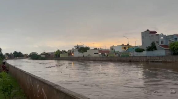Lluvias fuertes de este miércoles generan riesgo en el arroyo Jabalines de Mazatlán, Sinaloa: Protección Civil