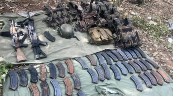 Enfrentamiento a balazos en Loma Grande, Escuinapa, Sinaloa, deja a tres agresores abatidos y arsenal asegurado
