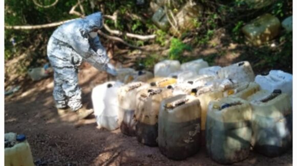 Militares aseguran área de almacenamiento de precursores químicos en la zona rural de Culiacán, Sinaloa