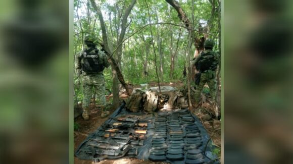 En San Ignacio, Sinaloa, aseguran arsenal; decomisan 8 armas largas y más de mil cartuchos