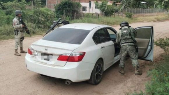 Aseguran vehículo con cargadores, cartuchos, eslabones y puntas de acero en Culiacan, Sinaloa