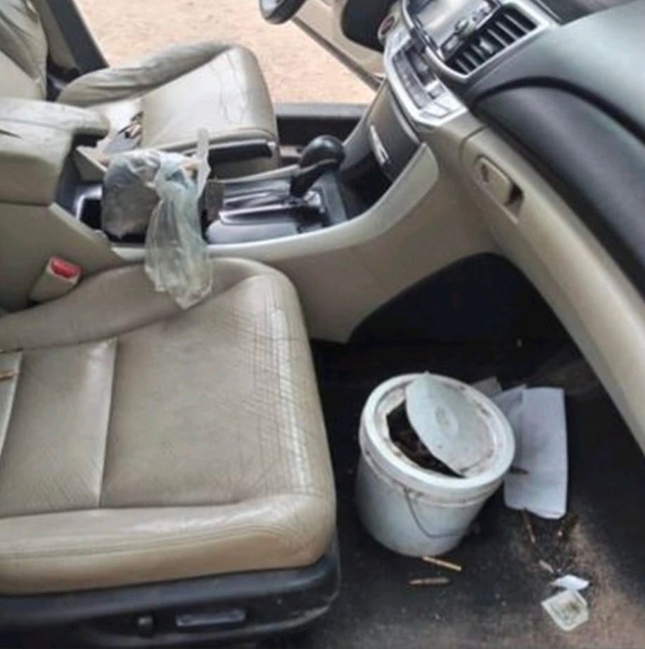 Aseguran vehículo con cargadores en Culiacán