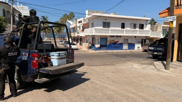 Aseguran armas y droga en tres domicilios de Mazatlán, Sinaloa, durante cateos