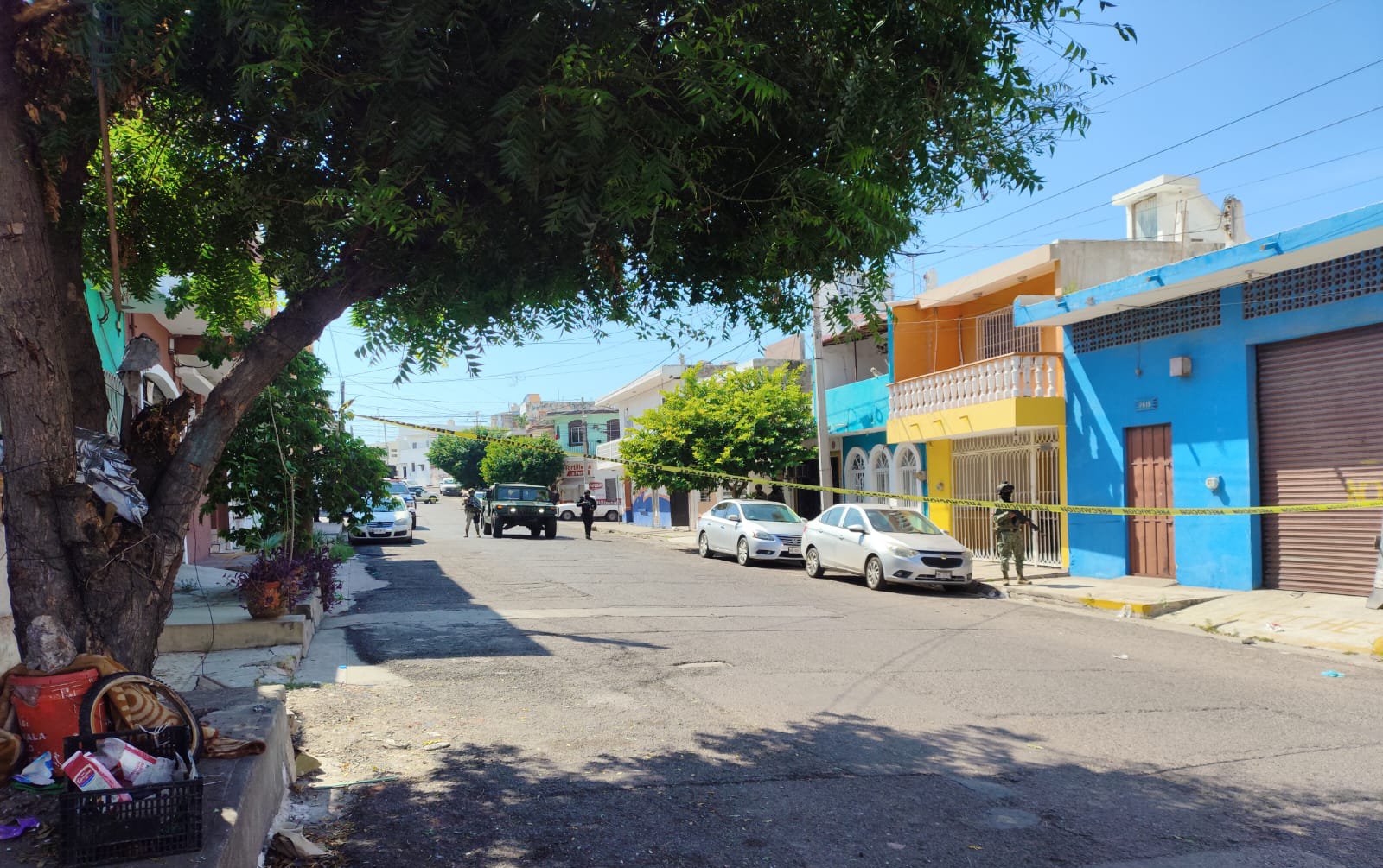 aseguran armas y droga en tres domicilios de mazatlan sinala