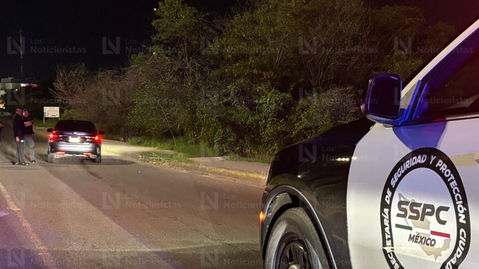 Aseguran vehículo tras persecución y disparos en el distribuidor vial del Infonavit Humaya, en Culiacán
