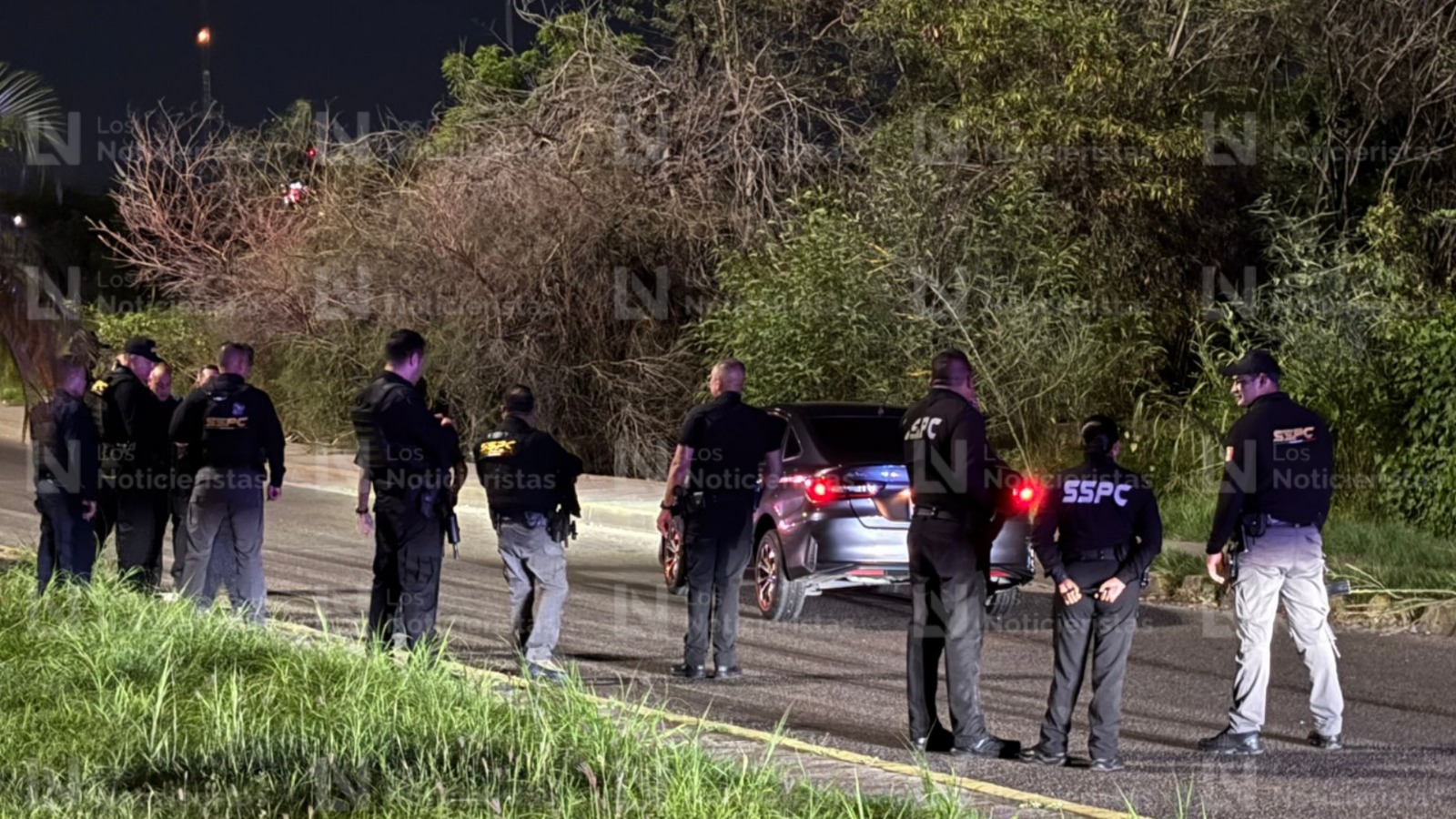 Aseguran vehículo tras persecución y disparos en el distribuidor vial del Infonavit Humaya, en Culiacán