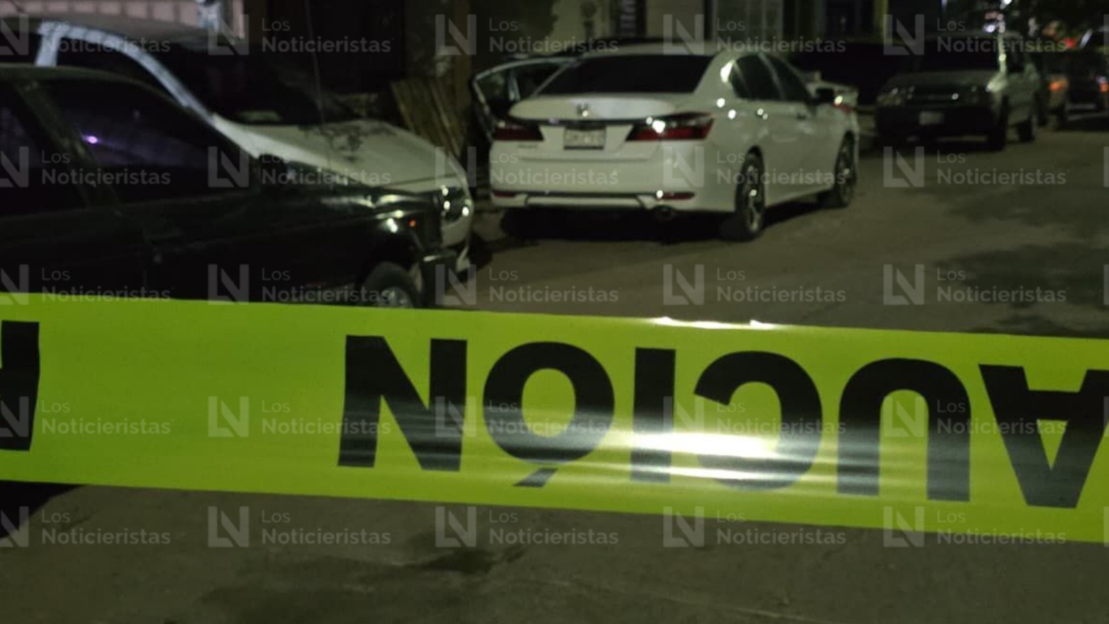 Cinta amarilla resguarda el lugar donde un hombre fue asesinado en el Infonavit Solidaridad, en Culiacán