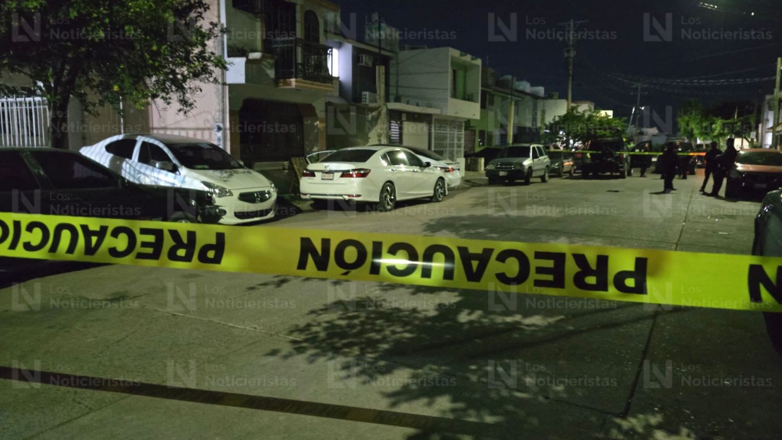 Cinta amarilla resguarda el lugar donde un hombre fue asesinado en el Infonavit Solidaridad, en Culiacán