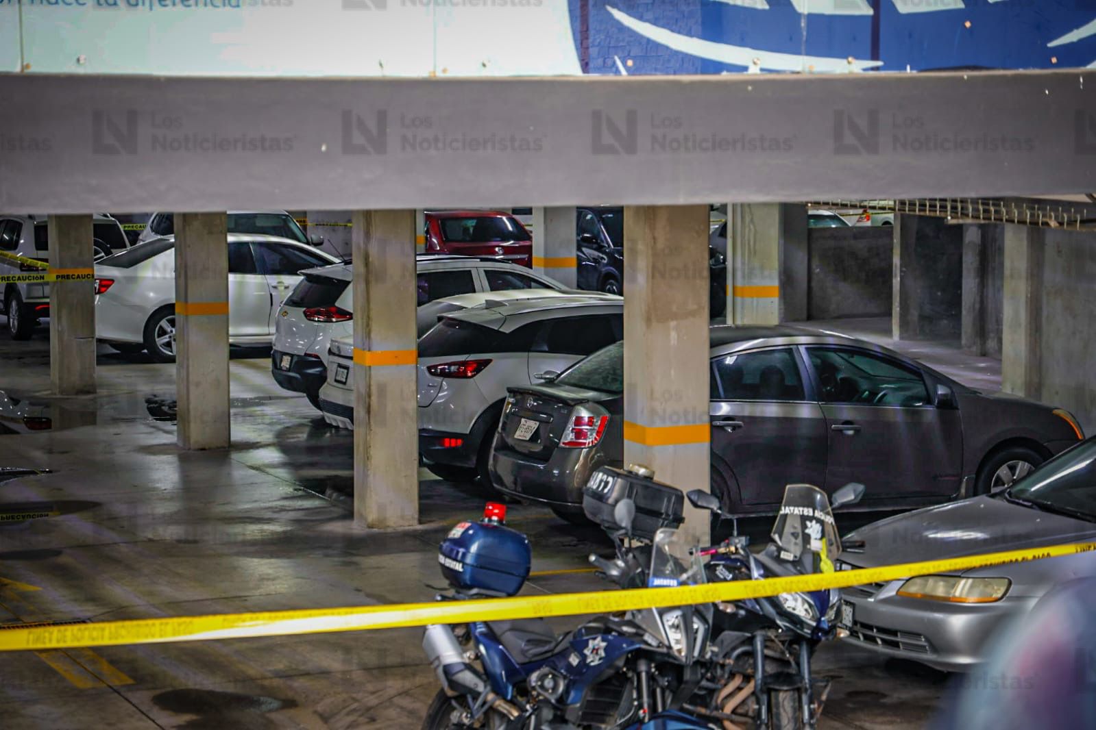 Colocan cinta amarilla para proteger el lugar donde un policía estatal fue asesinado
