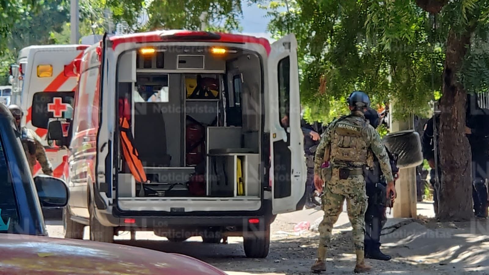 Ambulancia de Cruz Roja resguarda por personal del Ejercito