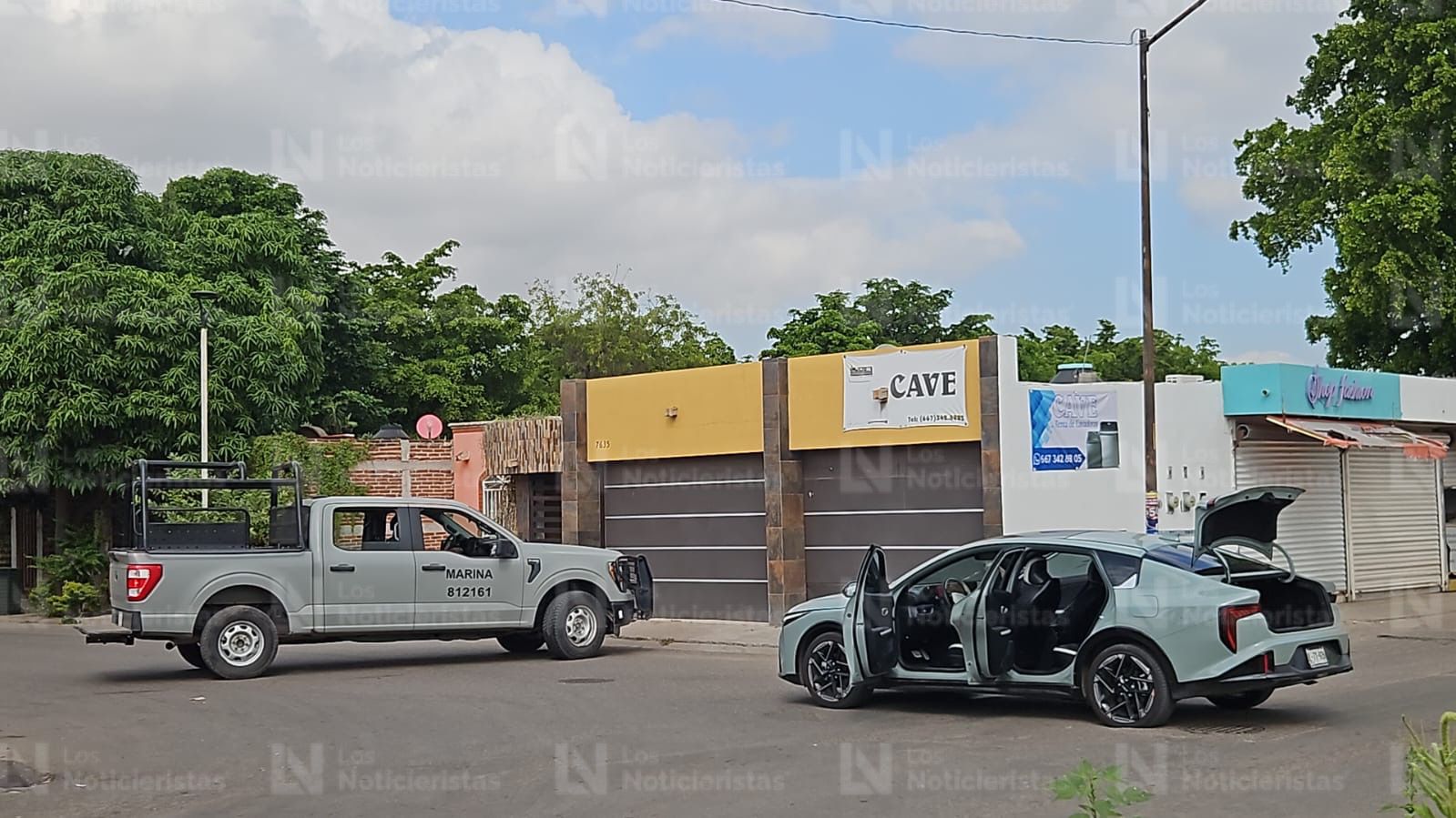 Vehículo Kia con impactos de bala abandonado por el sector Aeropuerto en Culiacán