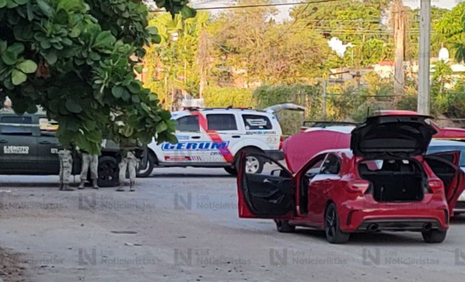 Atacan a balazos un auto Mercedez Benz en Culiacán