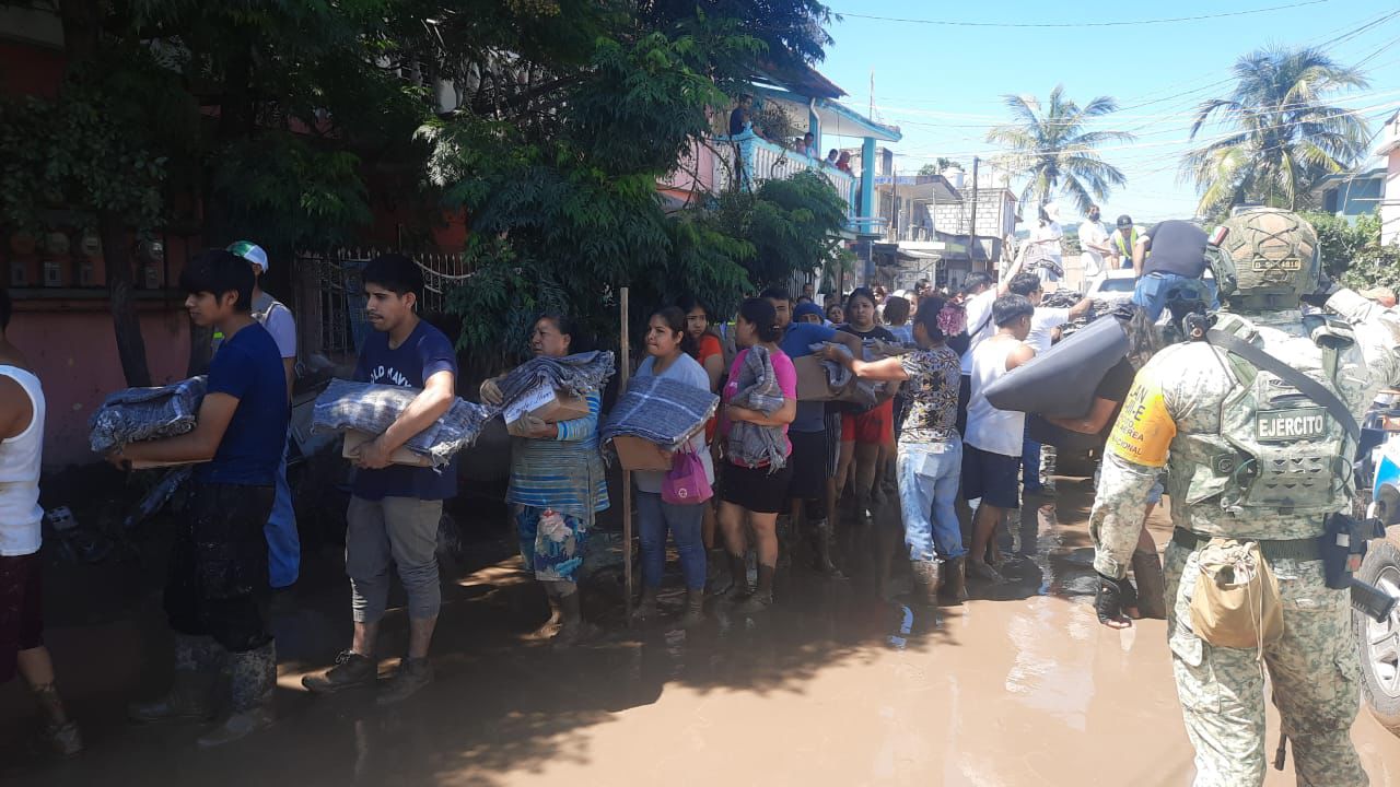 Ayuda humanitaria en Veracruz tras lluvias