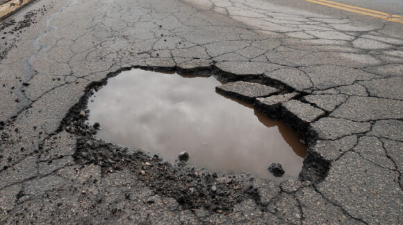 Baches, lluvias y pavimento: arquitectos de Mazatlán, Sinaloa, recomiendan prevenir y repensar las técnicas de reparación
