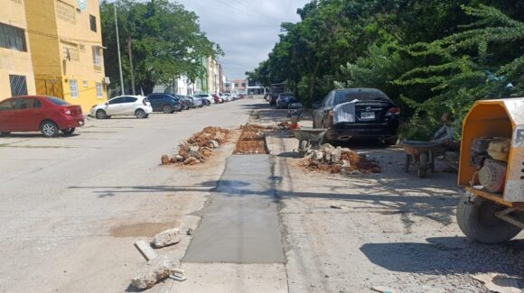Realizan bacheo en fraccionamiento El Toro, de Mazatlán, Sinaloa, como parte del programa MazBachetón; tome precaución