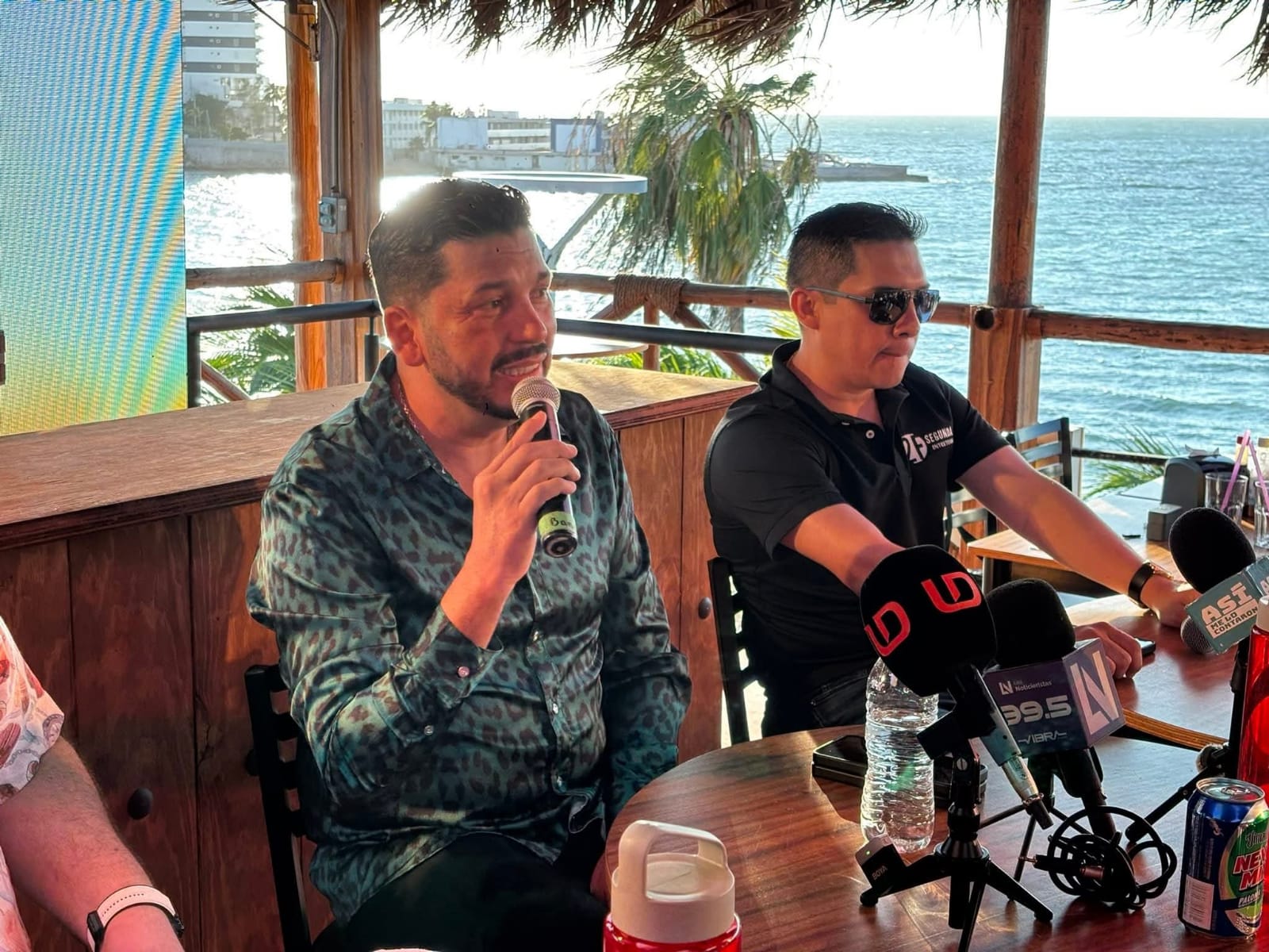 Luis Ángel "El Flaco" y Max Peraza anuncian el Baile Revolucionario" en Mazatlán