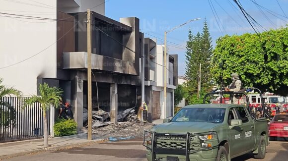 Casa reventada e incendiada en Las Quintas de Culiacán, Sinaloa tenía rieles de acero para evitar vandalismo