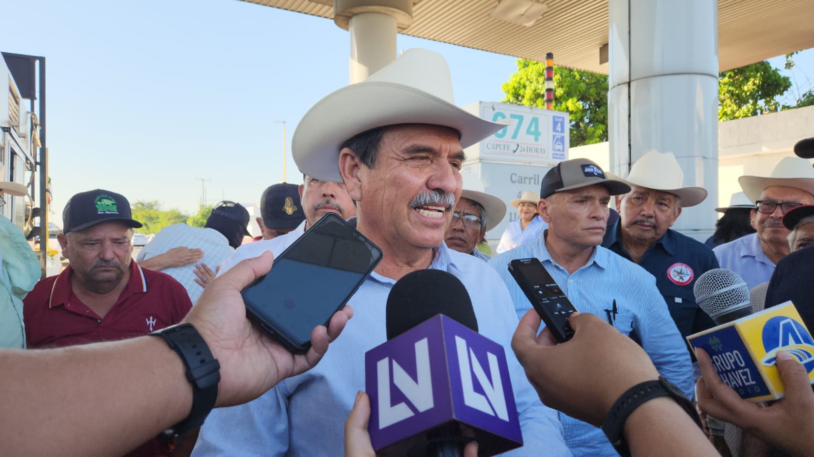 Baltazar Valdez Armentía en manifestación productores agrícolas caseta cuatro caminos