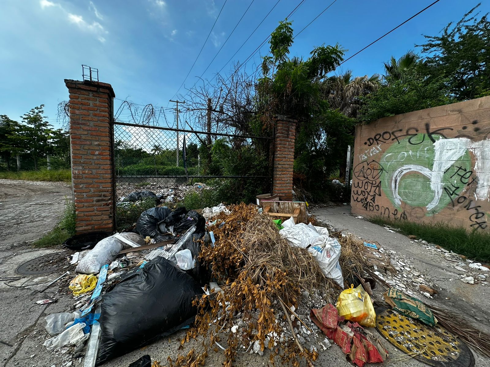 Vecinos de Hacienda del Mar exigen regresen área verde cedida a Colegio de Arquitectos