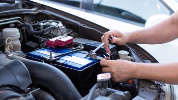 ¿Cuándo cambiar la batería del carro? Señales, causas y consejos para evitar quedarte ‘tirado’