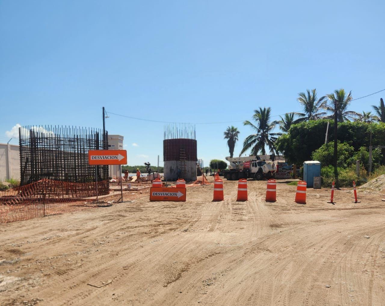 bloqueo de camino en playa Boca del Rio guasave