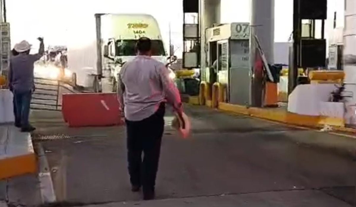 Bloqueo en caseta Cuatro Caminos, Guasave, Sinaloa