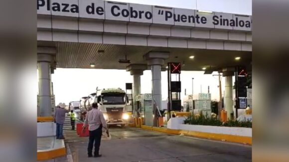 Tras nueve horas de bloqueo, liberan casetas de Sinaloa; productores logran instalación de mesa de diálogo