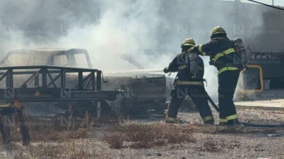 Grupo armado le prende fuego a bodega con vehículos en el Campo El Diez 10 de Culiacán