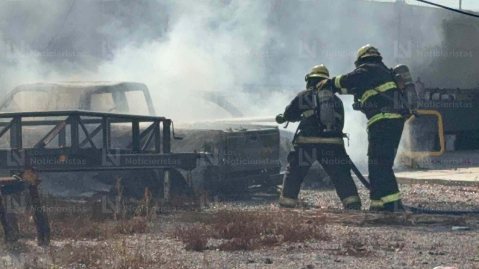 Prenden fuego a una bodega de vehículos en Culiacán