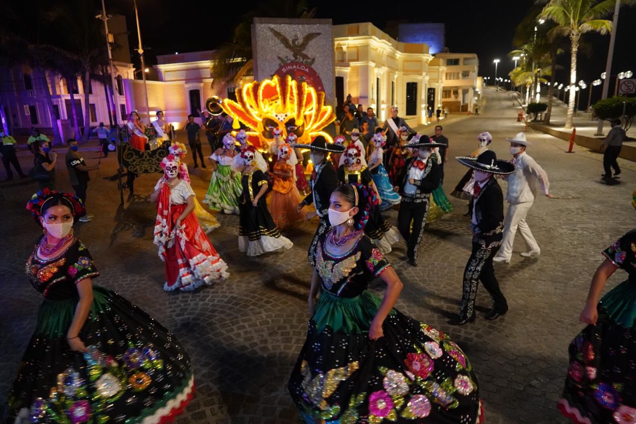 Callejoneada de Día de Muertos en Mazatlán