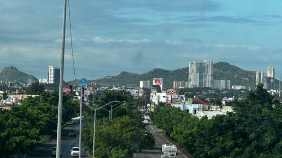 Sin luz más de 10 colonias en Mazatlán, Sinaloa tras intensas lluvias de este jueves 16 de octubre