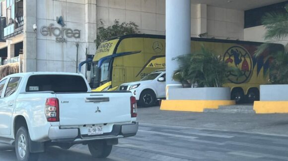 Llega el Club América a Mazatlán previo a su encuentro con los Cañoneros este viernes