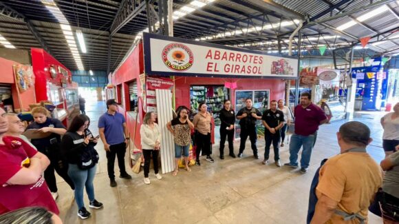 Van contra la extorsión en Mazatlán, Sinaloa; Seguridad Pública lanza campaña preventiva en mercados y oficinas