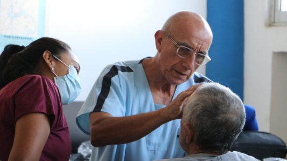 ¡Atención! inicia campaña gratuita de prótesis oculares en Mazatlán, Sinaloa, por parte del DIF y la UNAM