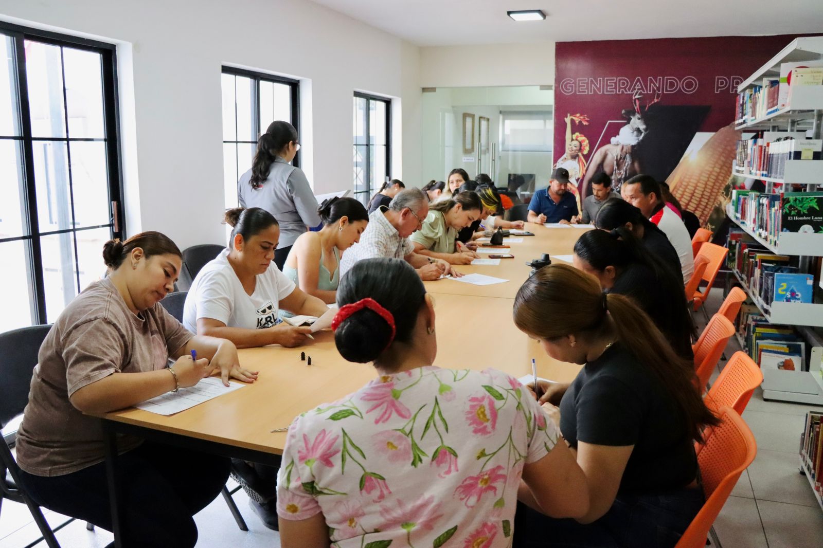 Capacitan a comerciantes de Badiraguato