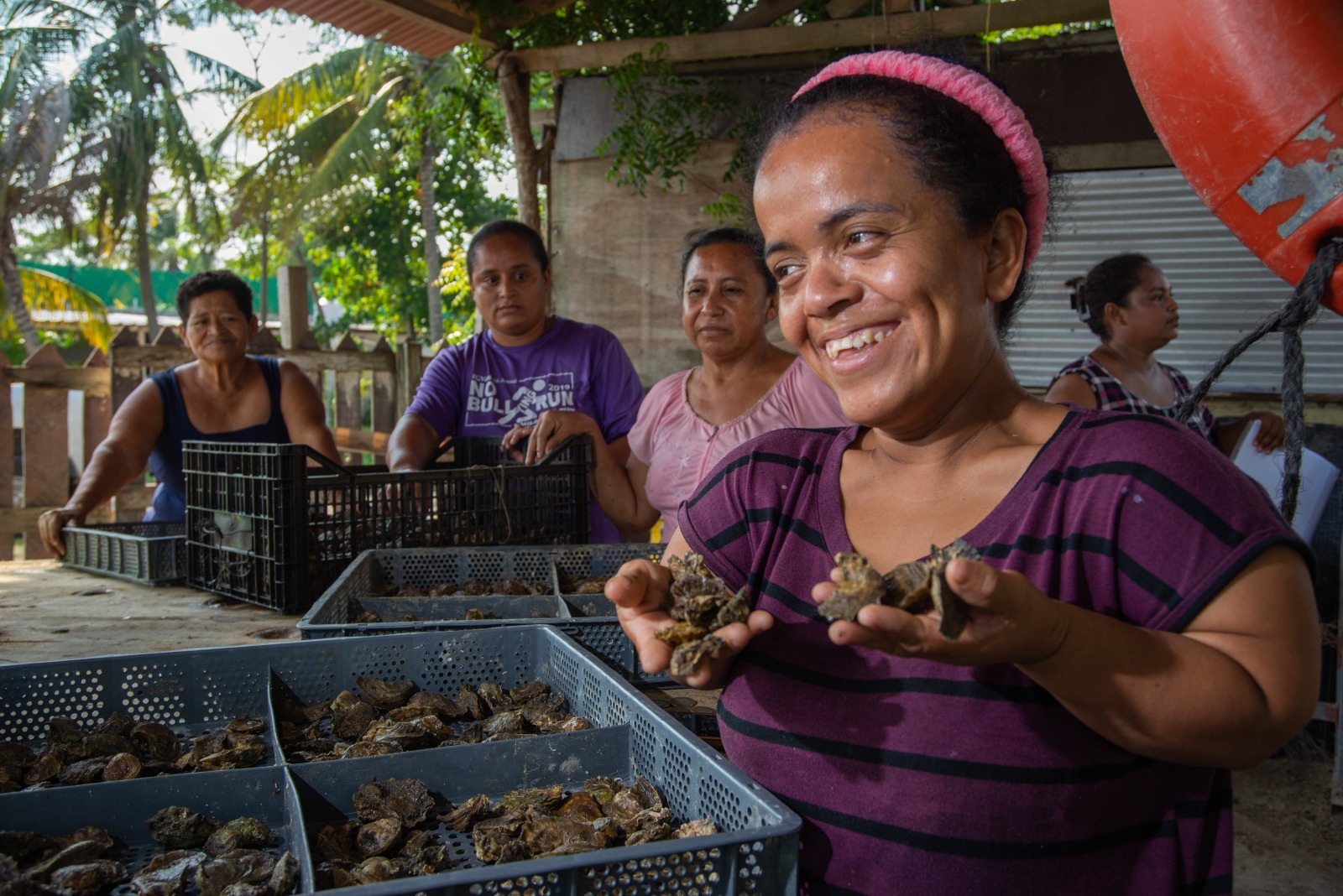 capacitan a mujeres en acuacultura