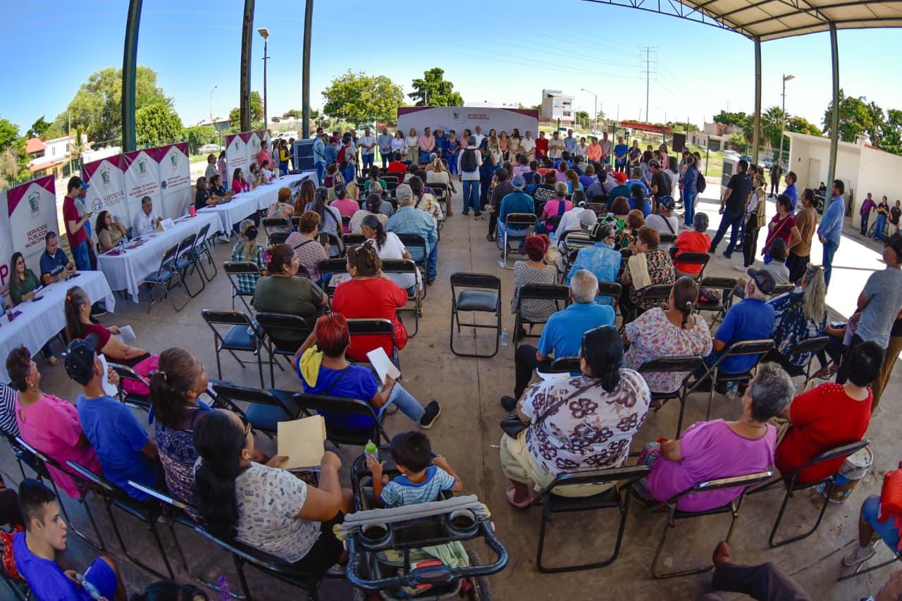 caravana del bienestar en los mochis asistentes