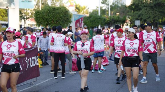 Con mil 200 corredores, arranca la cuarta edición de la Carrera Rosa Delia Barraza 2025 en Culiacán