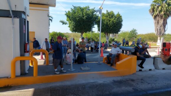 ¡Hoy! Bloqueo parcial en caseta Cuatro Caminos en Guasave, Sinaloa: solo habrá pase a vehículos particulares, autobuses y ambulancias